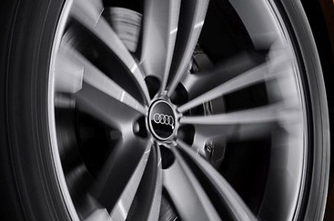 Audi 4M8071006A Dynamische Nabenkappen (4 Stück) Radnabenkappen, schwarz/Silber NEU
