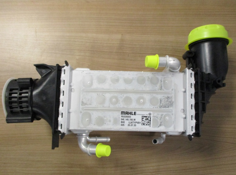 Original Ladeluftkühler Audi Seat Skoda VW 04E145785M