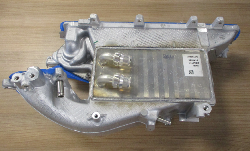 Original Saugrohr mit Ladeluftkühler Audi Seat Skoda Volkswagen 05L129711M Neu