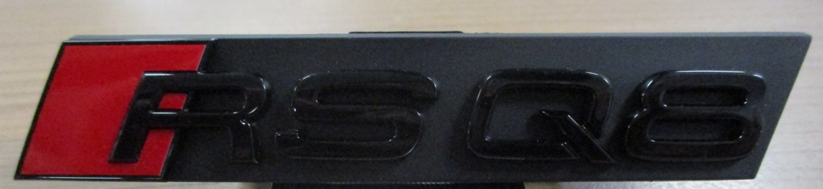 Original Audi RSQ8 RS Q8 Schriftzug Emblem Logo für Kühlergrill schwarz